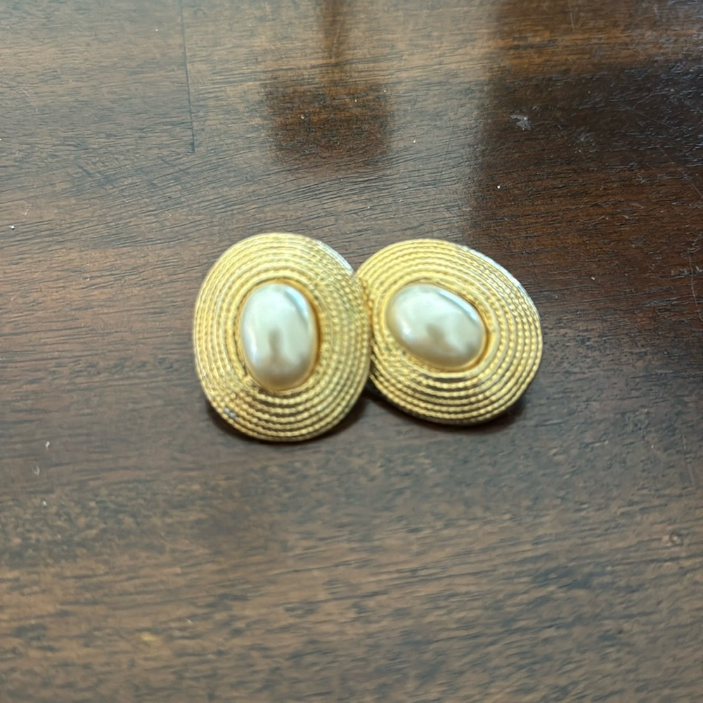 Vintage Clip on earrings